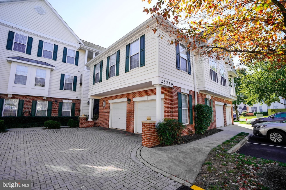 25240 Lake Shore Square unit 204, Chantilly, VA 20152 - photo 1