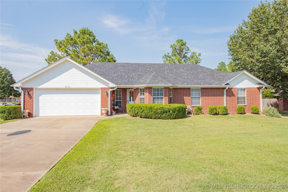 2706 Forrest Cir, Durant, OK 74701 - photo 1