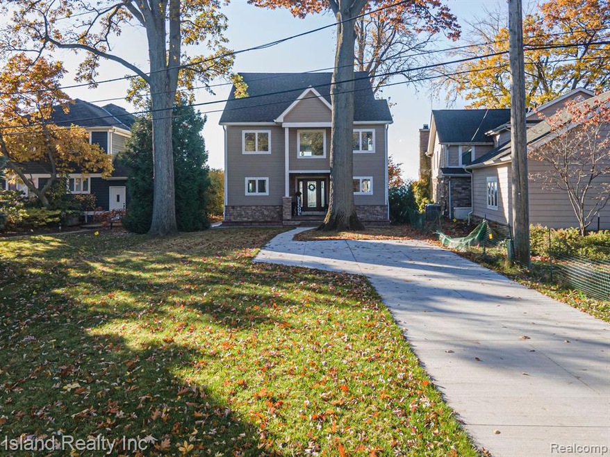 Gorgeous Yard/Brand New Driveway