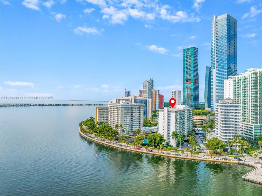 Brickell Bay Towers Condominium unit 612, Miami, FL 33131 - photo 1