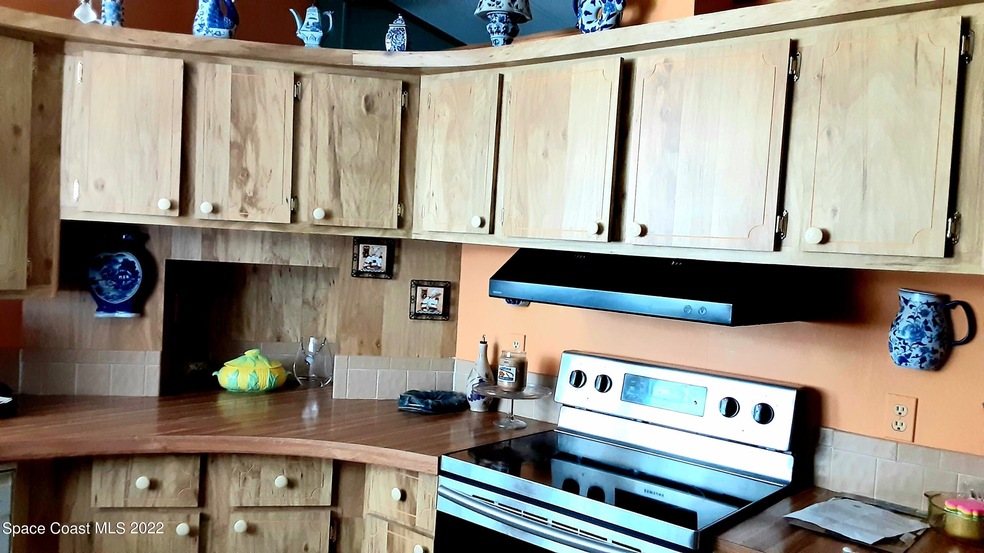 947 Periwinkle Cir, Sebastian, FL 32976 - photo 1