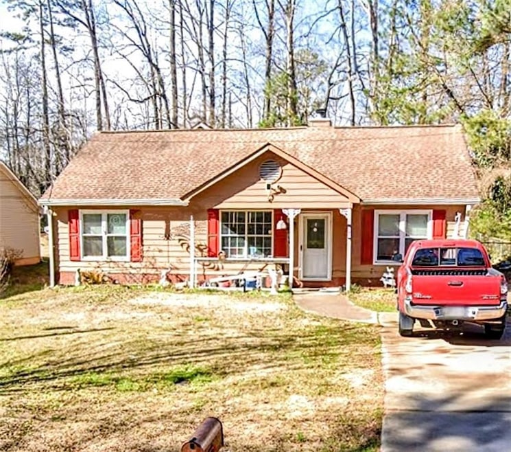 View of front of house featuring a front yard, con