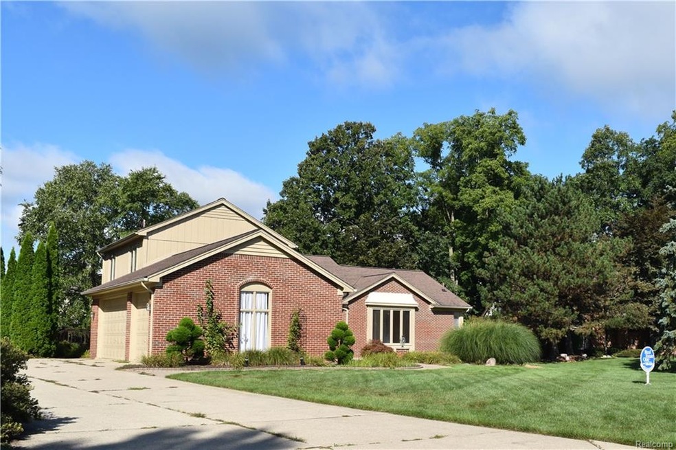 3544 Wedgewood Dr, Rochester Hills, MI 48306 - photo 1