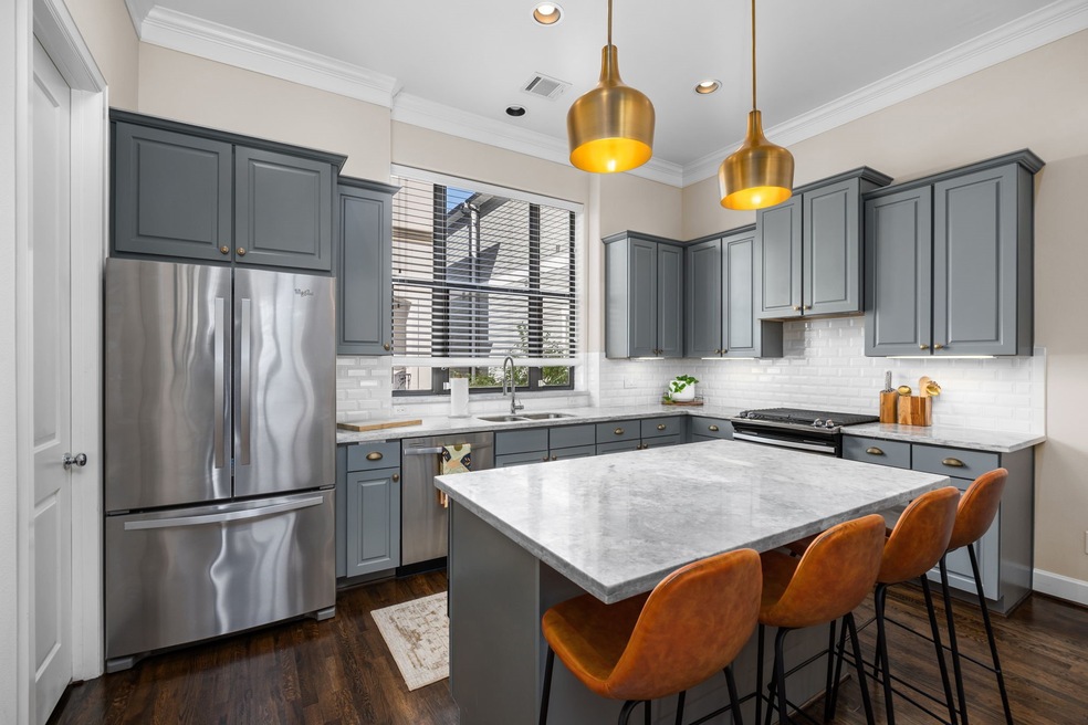 Welcome home! Clean and sophisticated kitchen, wit