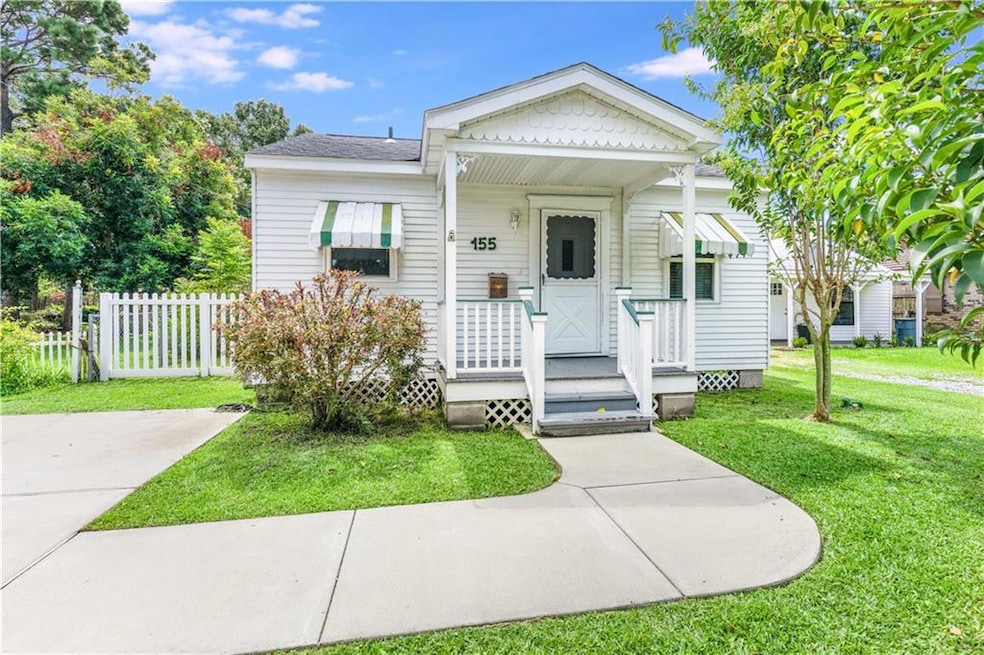 Front of home with dedicated driveway