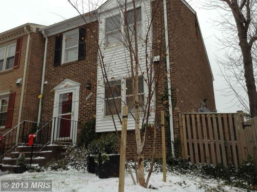 1320 Chetworth Ct, Alexandria, VA 22314 - photo 1