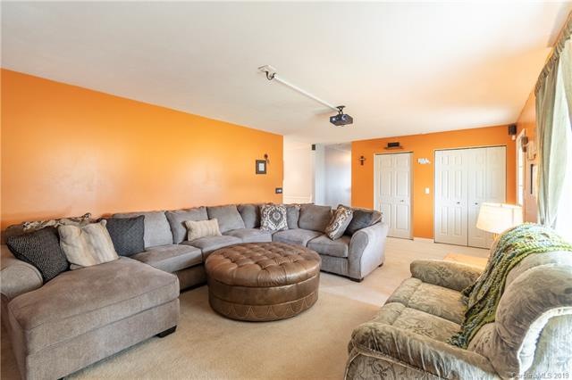 Enjoy this Large Living room, big enough for a movie screen and projector!