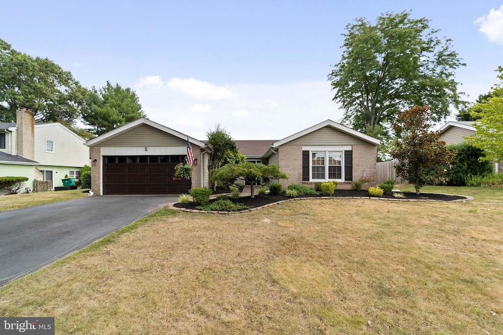 5 Westwood Ct, Newtown, PA 18940 - photo 1