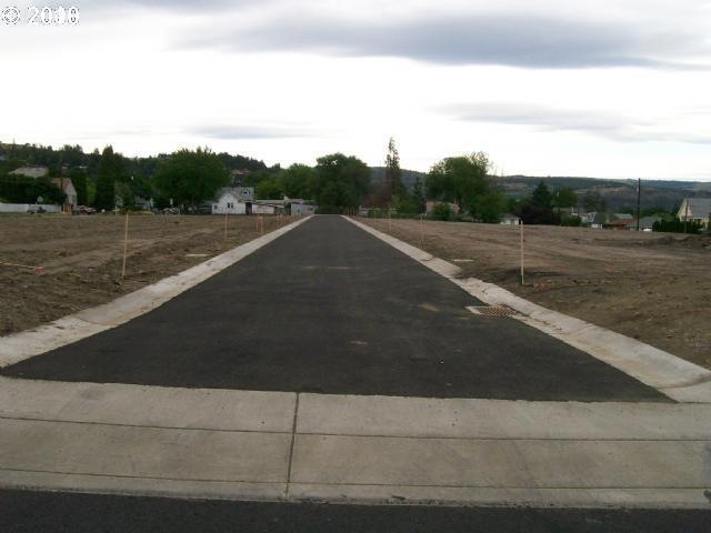 1303 E 12th St, the Dalles, OR 97058 - photo 1