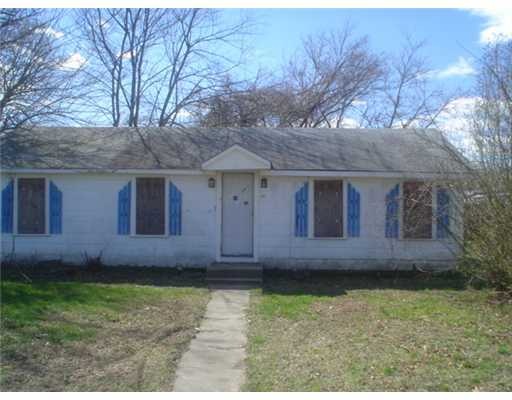 80 Coburn St, Warwick, RI 02889 - photo 1