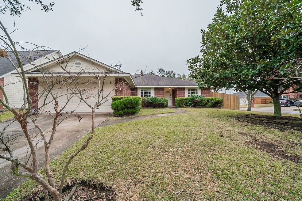 11143 Linden Gate Dr, Houston, TX 77075 - photo 1