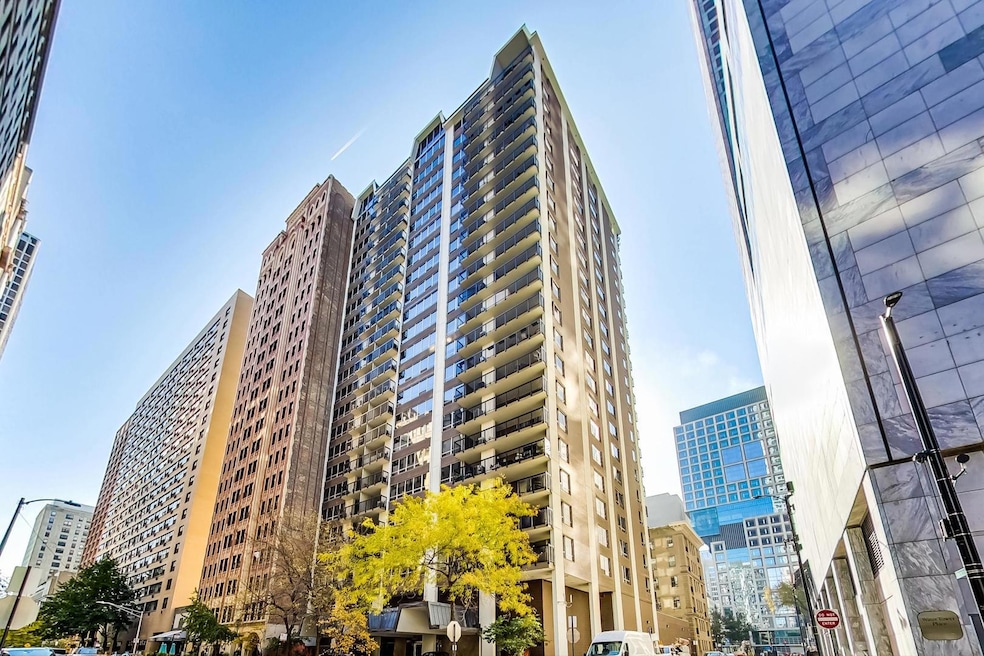 201 E Chestnut St unit 19F, Chicago, IL 60611 - photo 1