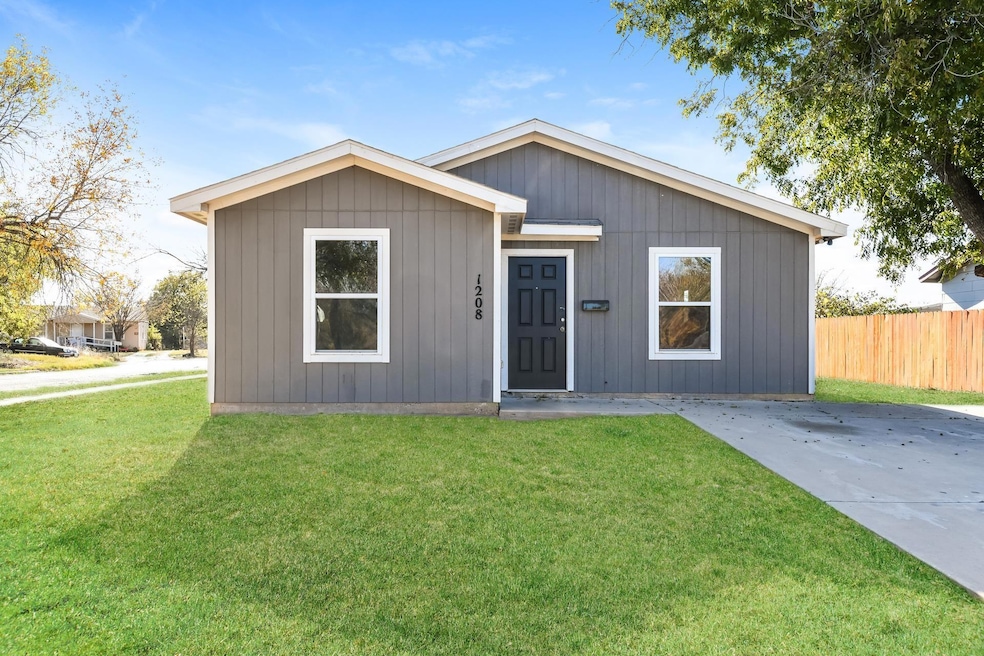 1208 Williams Ave, Wichita Falls, TX 76301 - photo 1