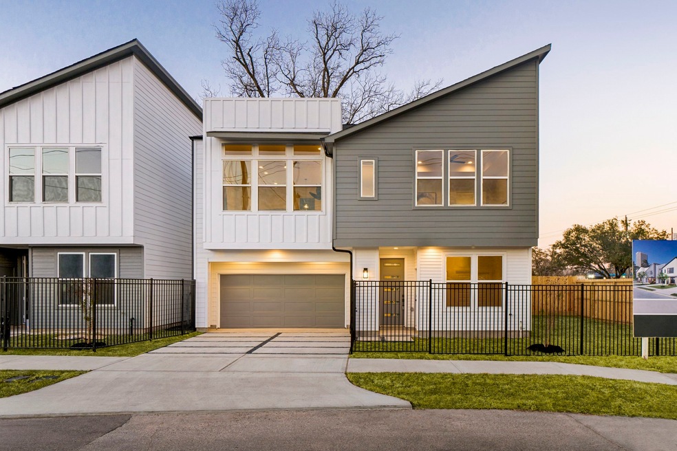 302 W Donovan St, Houston, TX 77091 - photo 1