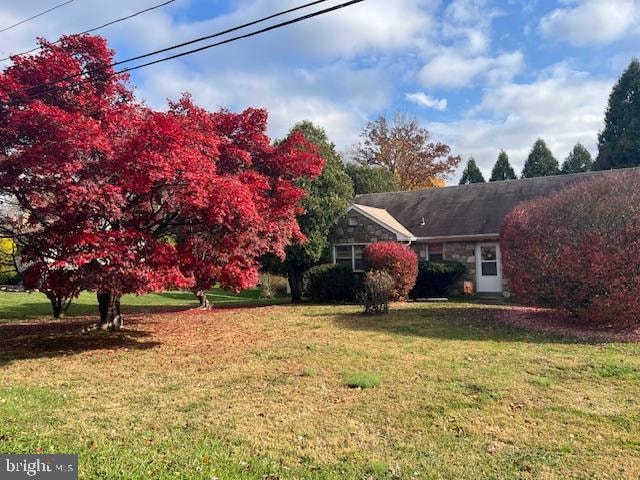 1300 Kirks Ln, Dresher, PA 19025 - photo 1