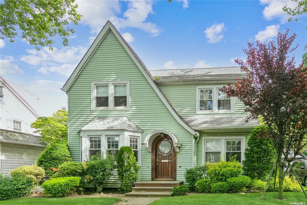 83 Hudson Rd, Floral Park, NY 11001 - photo 1