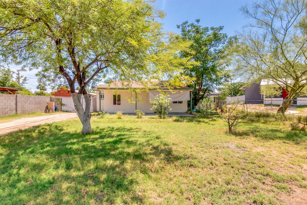 2205 N 27th Place, Phoenix, AZ 85008 - photo 1