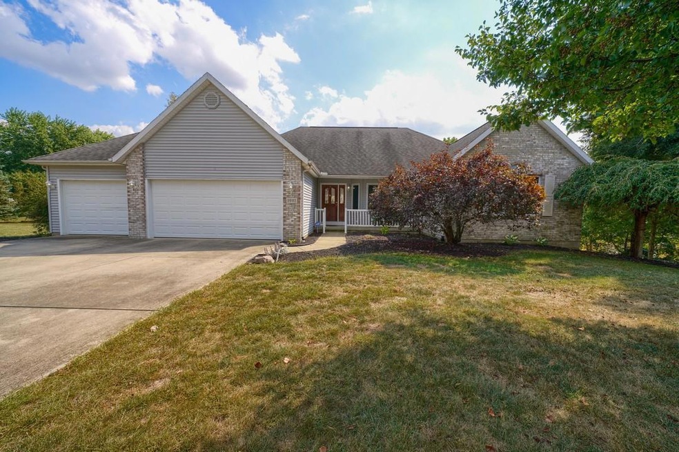 1081 Ridge Dr, Circleville, OH 43113 - photo 1