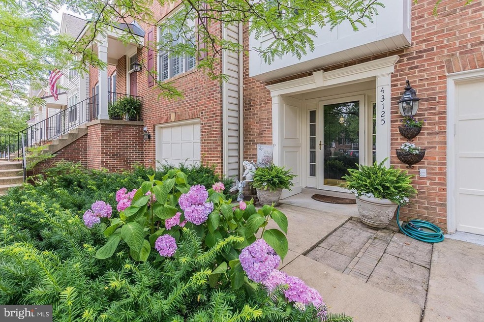 43125 Holtby Square, Chantilly, VA 20152 - photo 1