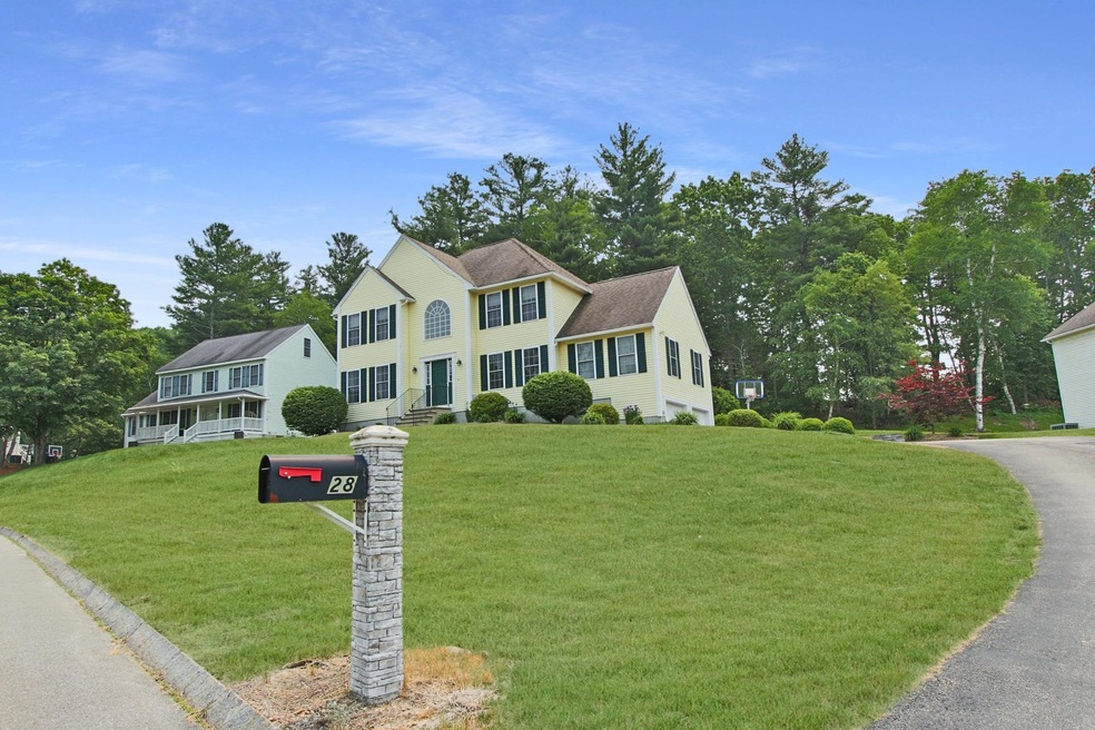 28 Bradford Cir, Hudson, NH 03051 - photo 1