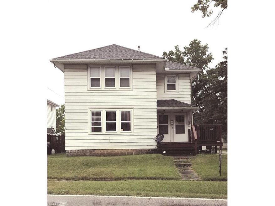 Duplex, Separate entrance. separate gas and electr