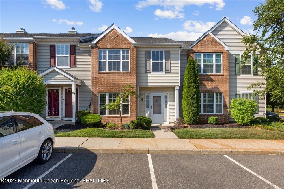 01-31 Heathrow Ct, Unit 7, Freehold Town
