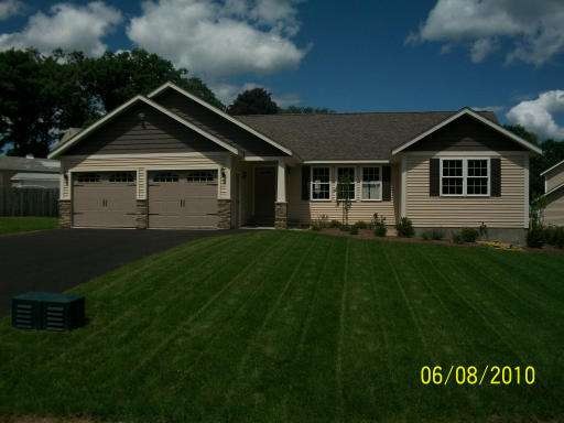 32 Brierwood Dr, Fitchburg, MA 01420 - photo 1