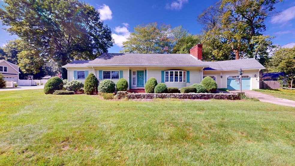 585 Union St, Franklin, MA 02038 - photo 1