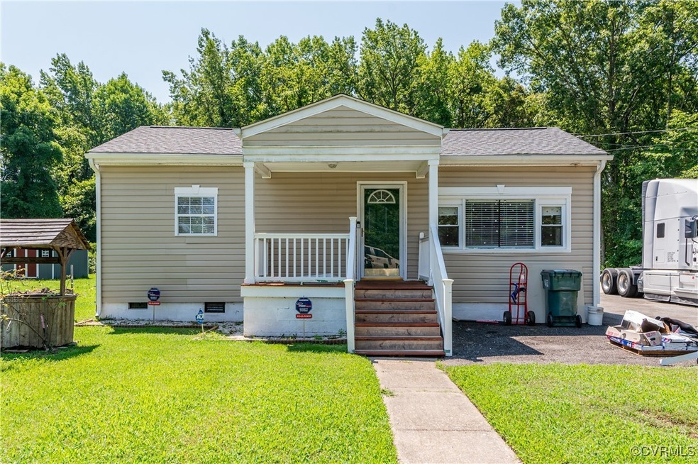 View of front of home featuring a front lawn