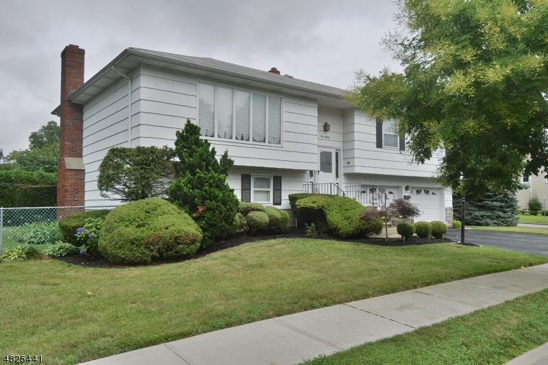 180 Robin Hood Rd, Clifton, NJ 07013 - photo 1