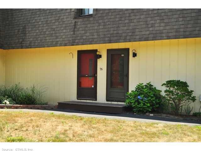76 Landing Cir unit 76, Suffield, CT 06078 - photo 1
