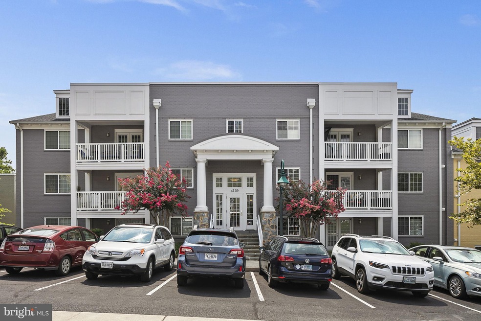 4129 S Four Mile Run Dr unit 401, Arlington, VA 22204 - photo 1