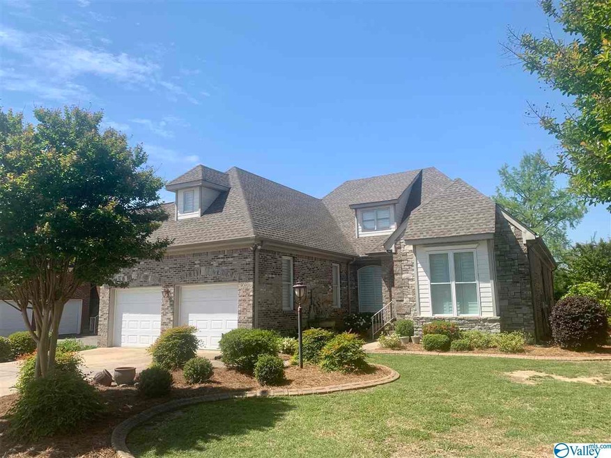 315 Lakepoint Dr, Gadsden, AL 35901 - photo 1