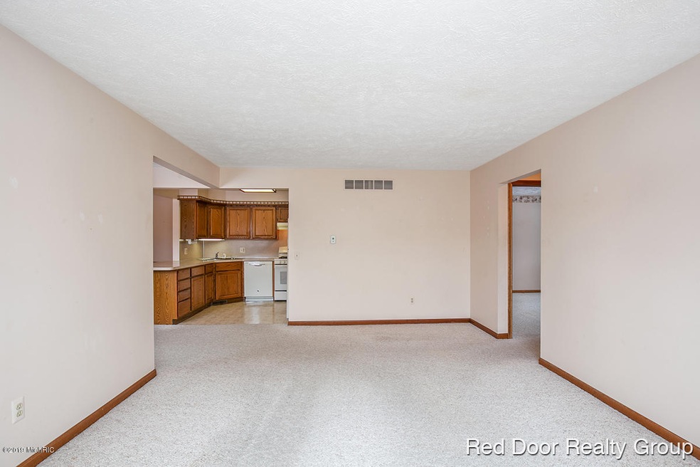 698 Gardenview Dr SW unit 89, Byron Center, MI 49315 - photo 1