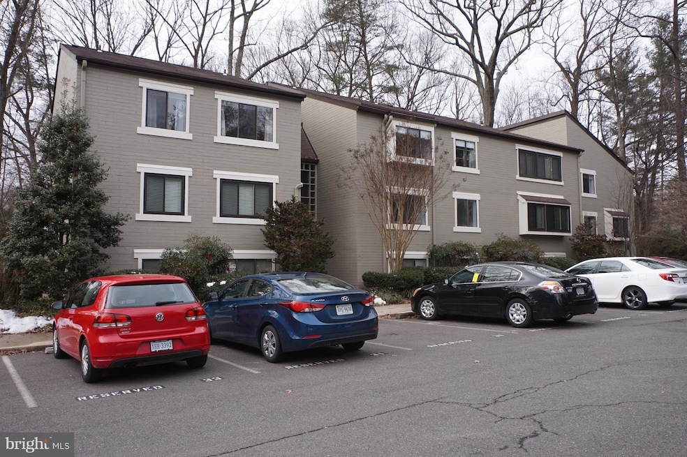 11737 Ledura Ct unit 102, Reston, VA 20191 - photo 1