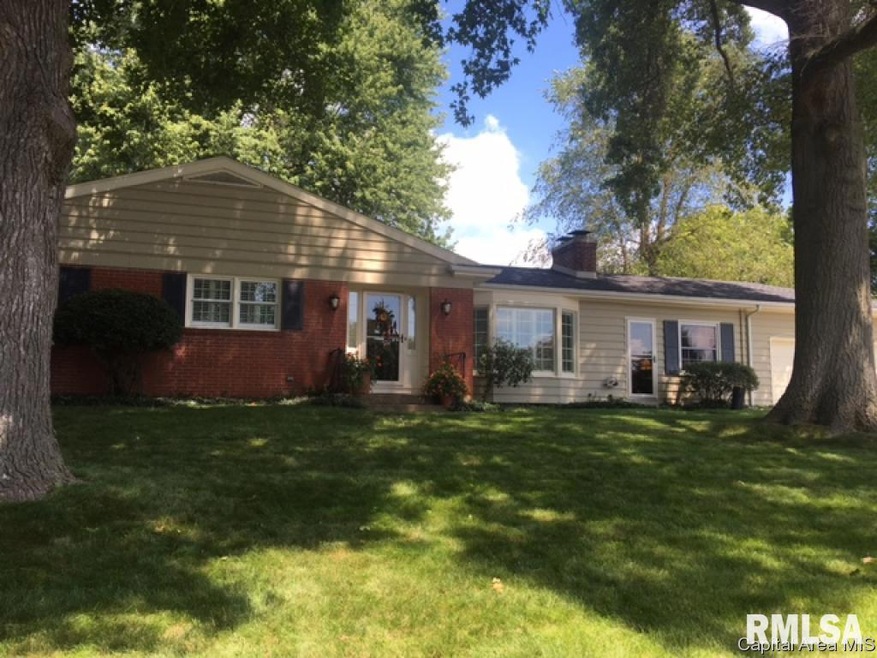 6 Bellevue Dr, Jacksonville, IL 62650 - photo 1