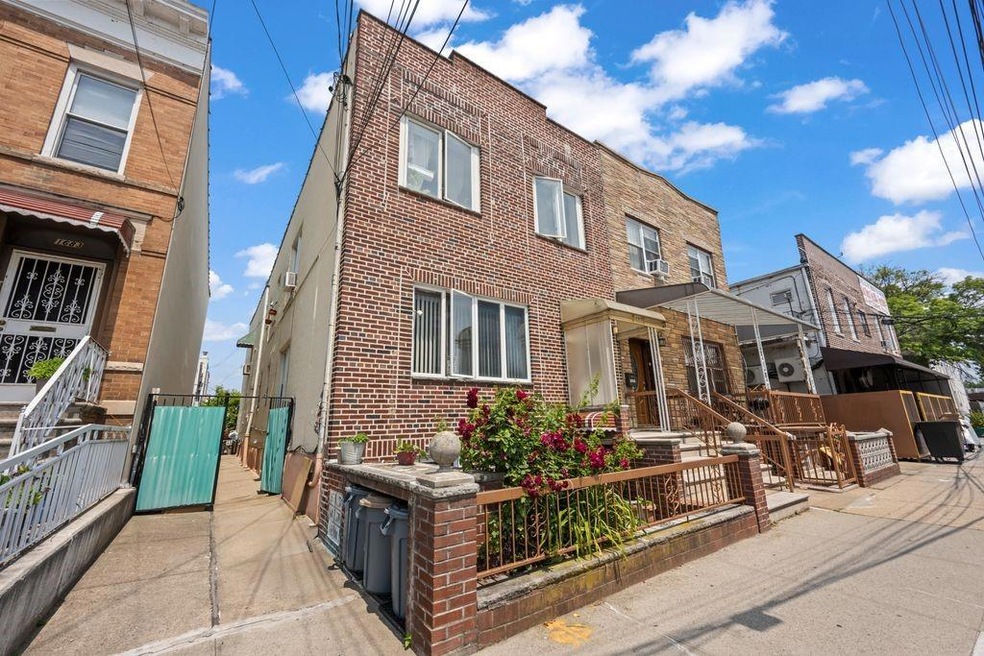 Pending $1,999,999 • Co-Listing Agent