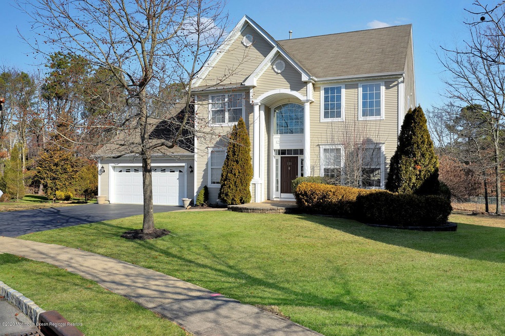 121 Thicket Ct Toms River NJ-large-064-0