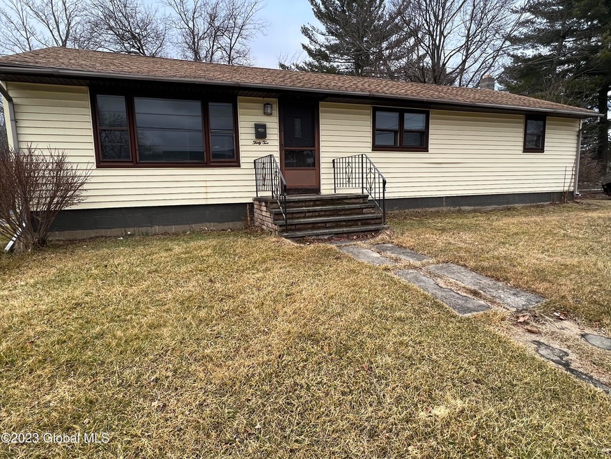 32 Corliss Ave, Rensselaer, NY 12144 - photo 1