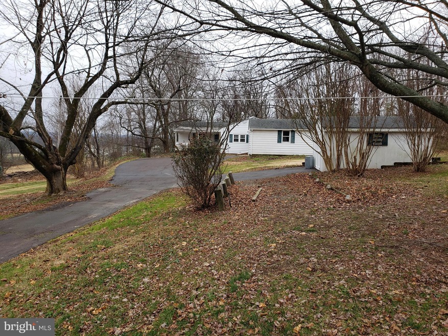 820 N Limekiln Pike, Chalfont, PA 18914 - photo 1