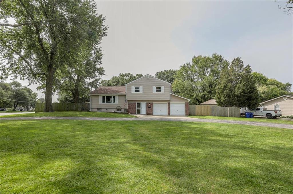 7004 Quivira Rd, Shawnee, KS 66216 - photo 1