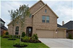 Beautiful curb appeal with large driveway.