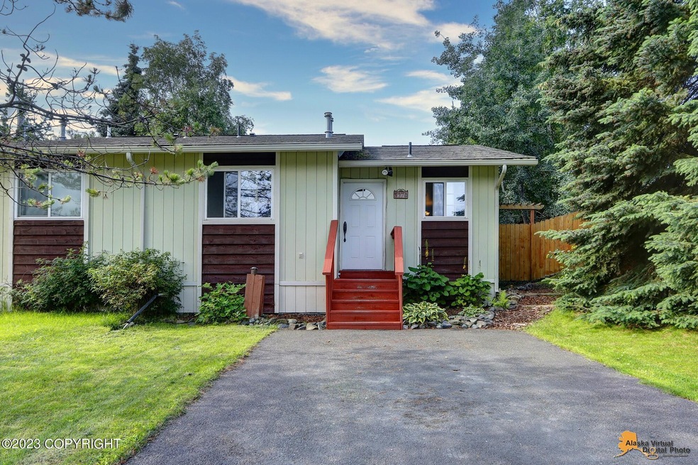 3176 Doil Dr -Welcome Home!