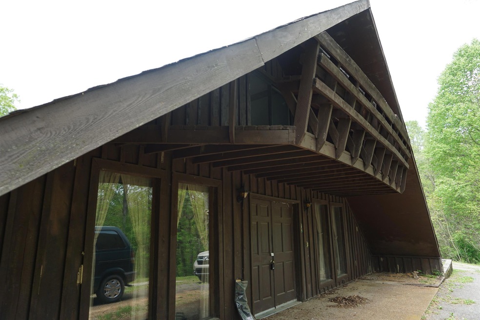 1314 Mud Hollow Rd - entrance to house