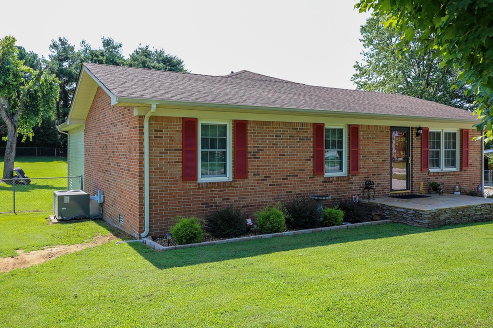 802 Sedgefield Ct, Manchester, TN 37355 - photo 1