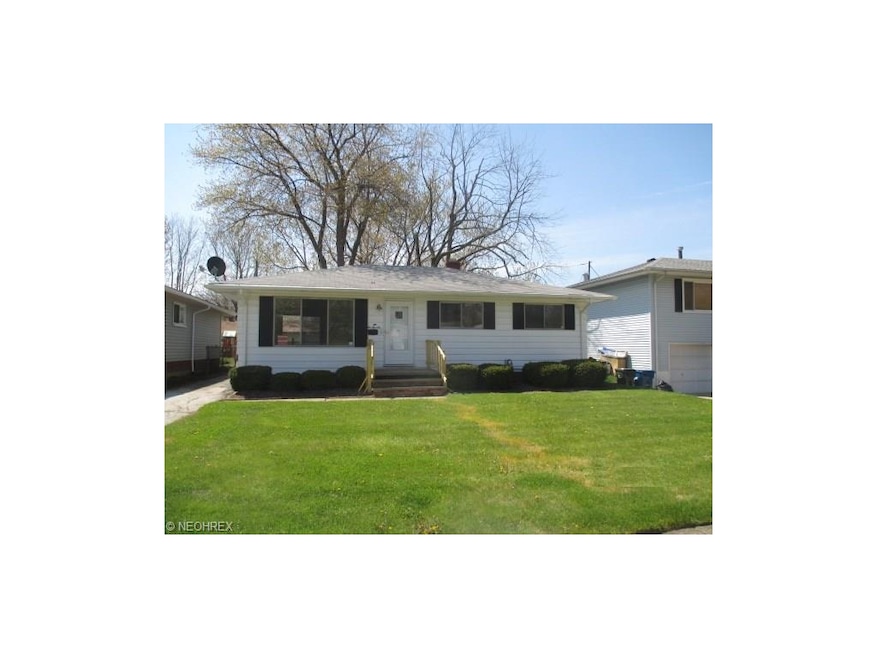 226 Erieview Blvd, Sheffield Lake, OH 44054 - photo 1