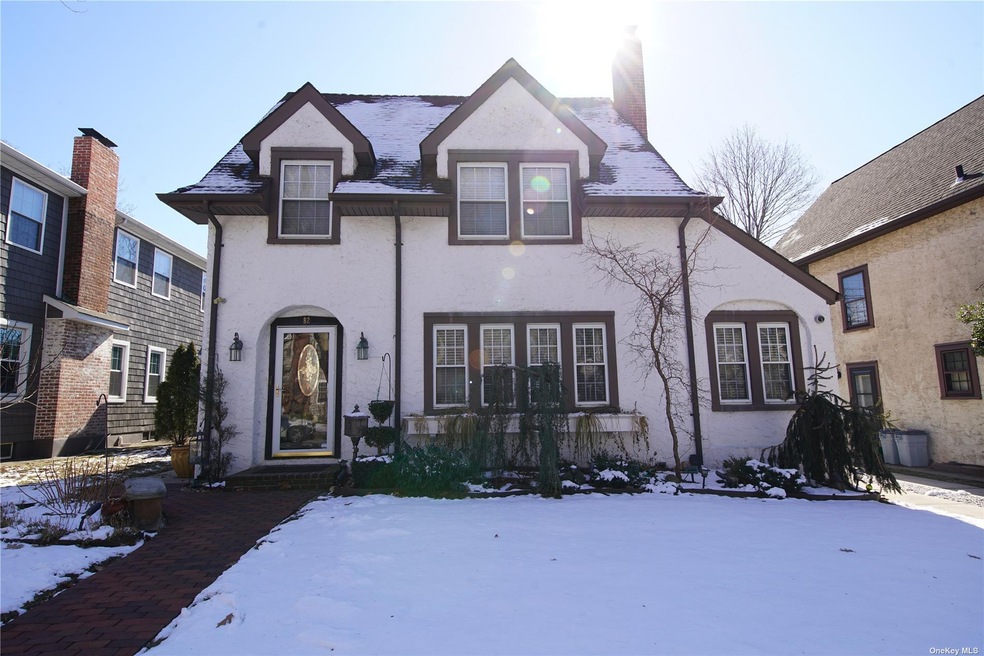 82 Superior Rd, Floral Park, NY 11001 - photo 1