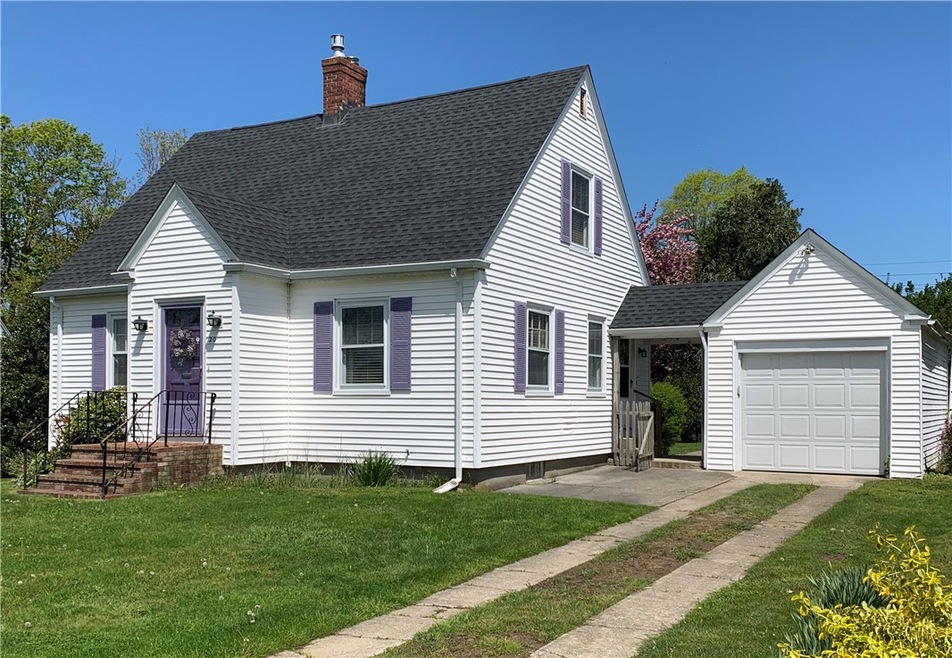 20 Dudley Ave N, Middletown, RI 02842 - photo 1