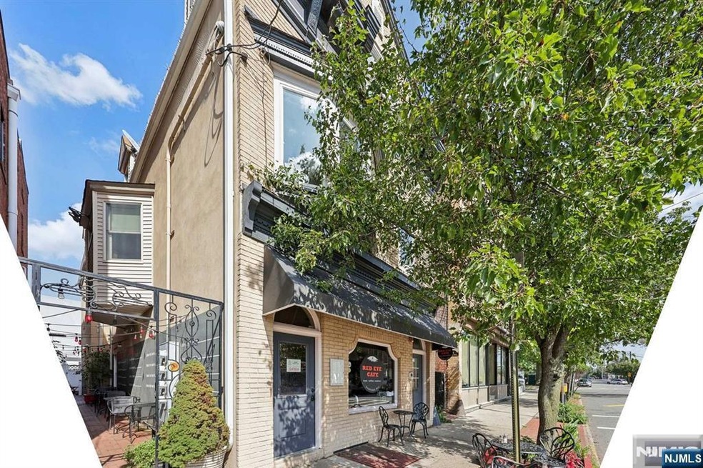 94 Walnut St unit 3, Montclair, NJ 07042 - photo 1