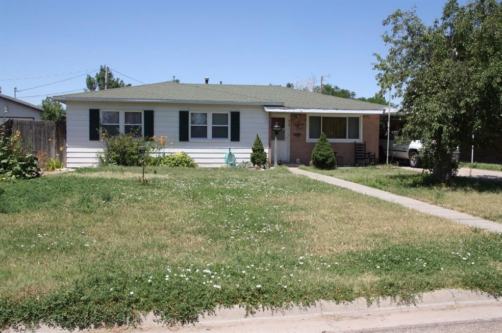 516 W 10th St, Hugoton, KS 67951 - photo 1